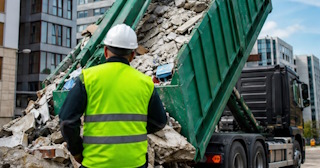 Вывоз строительного мусора в Чернушке: услуги лицензированной компании — ПроМусор